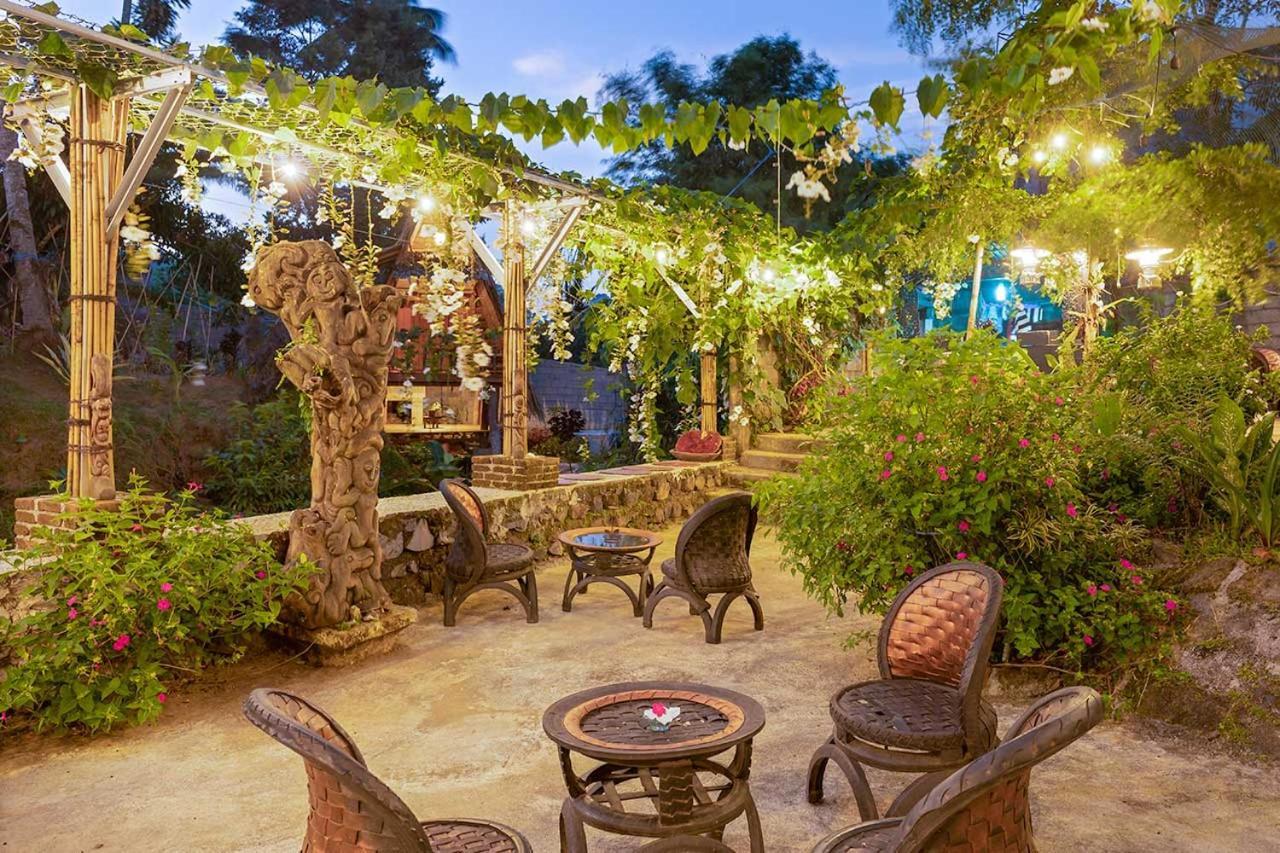 Onong'S Homestay & Cafe Tomohon Ngoại thất bức ảnh