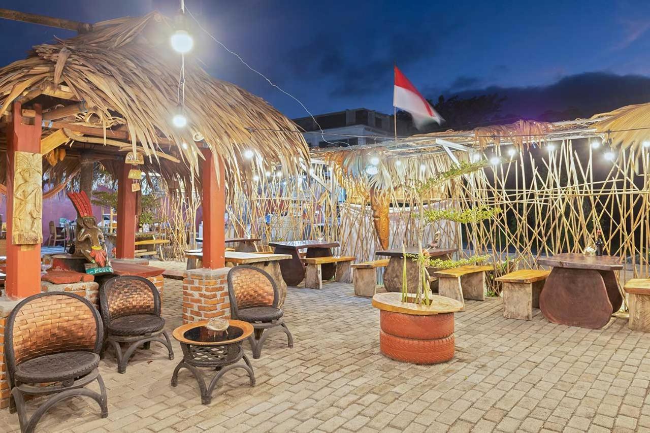Onong'S Homestay & Cafe Tomohon Ngoại thất bức ảnh