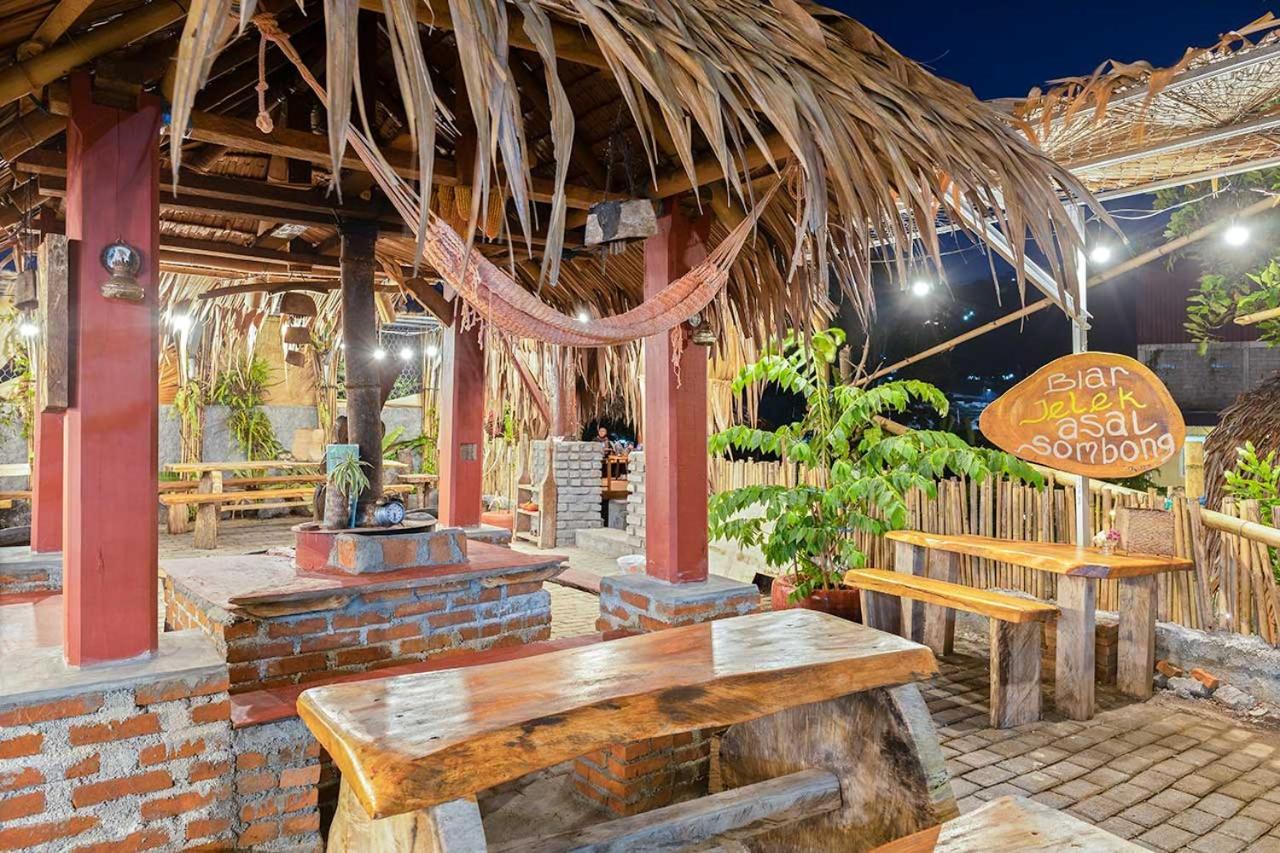 Onong'S Homestay & Cafe Tomohon Ngoại thất bức ảnh
