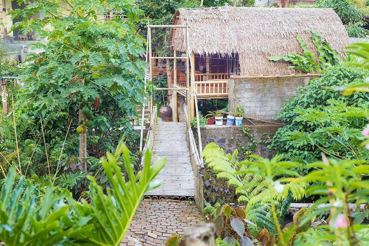 Onong'S Homestay & Cafe Tomohon Ngoại thất bức ảnh